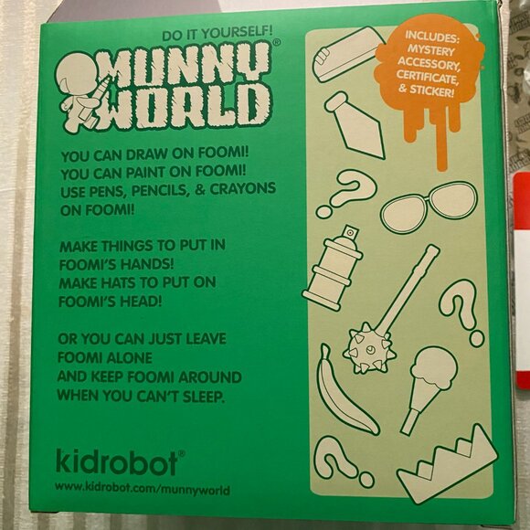 FOOMI FIGURE BY KIDROBOT 6.5" WHITE DO IT YOURSELF - Picture 7 of 10